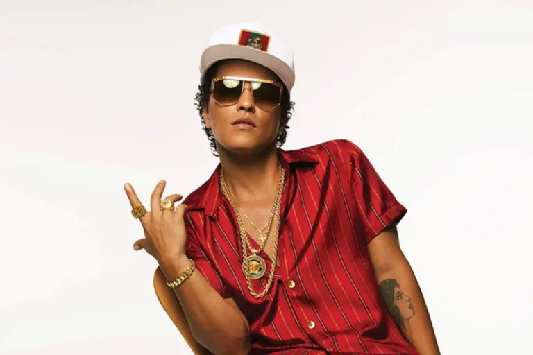 How tall is Bruno Mars